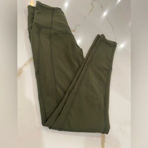 Victoria’s Secret Sport Knockout Leggings olive/ hunter green. Women’s XS
